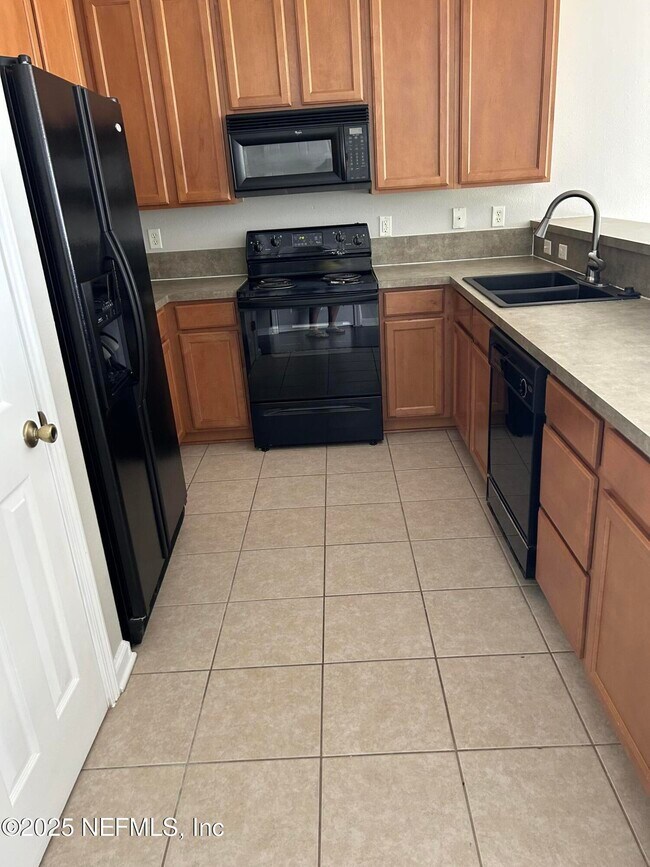 Building Photo - 1500 Calming Water Dr