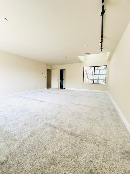 Building Photo - 5 Millay Ct