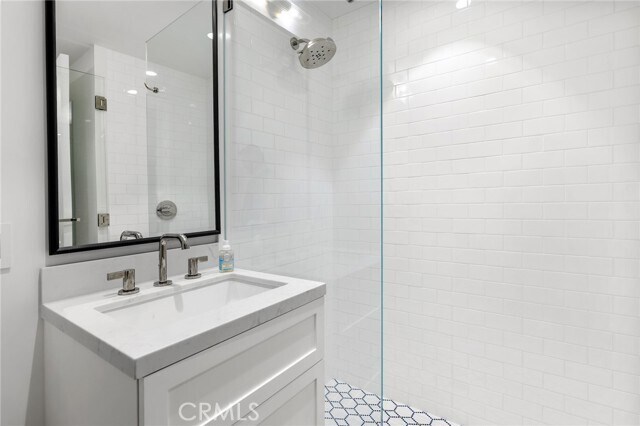 Building Photo - 2428 The Strand