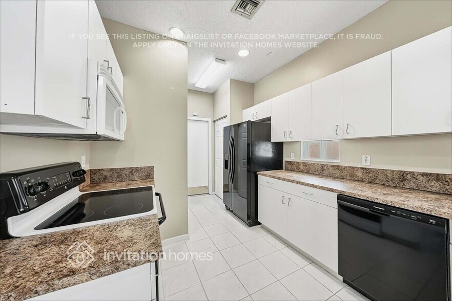 Building Photo - 7697 Springfield Lake Dr