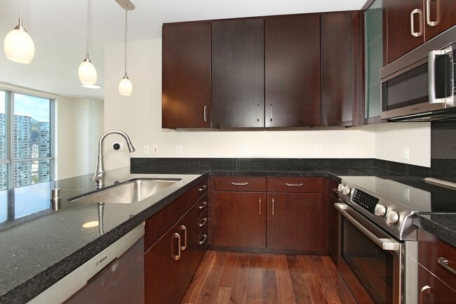 Building Photo - Luxurious Convenience in the Heart of Honolulu - Waihonua 3506