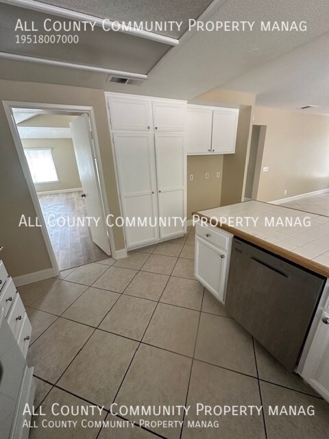 Building Photo - 6563 Whitman Ct