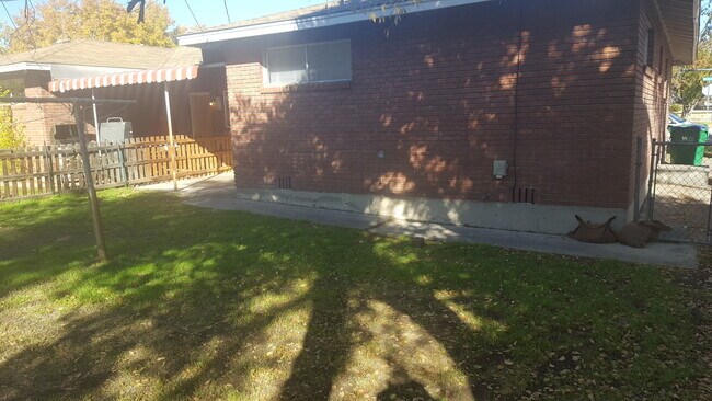 Building Photo - 840