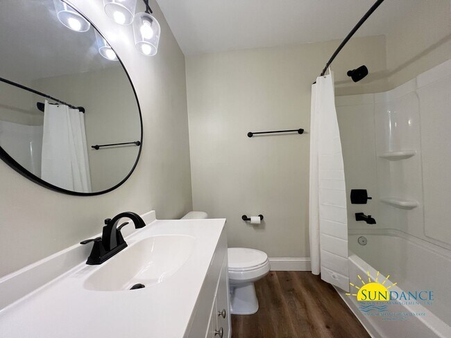 Building Photo - Stunning 3 Bedroom Home in Fort Walton Beach!s