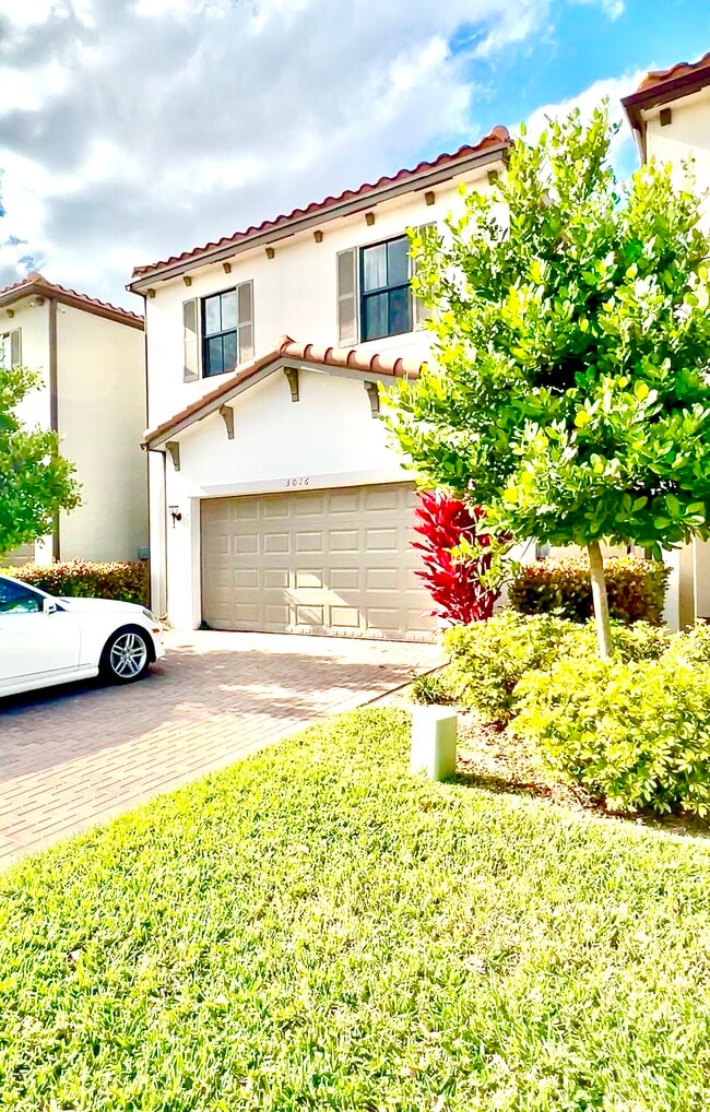 Building Photo - 3016 King Palm Way