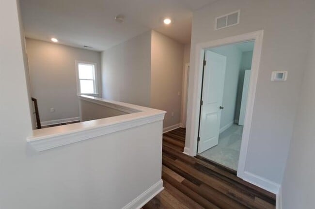 Building Photo - 324 Natsam Wds Wy