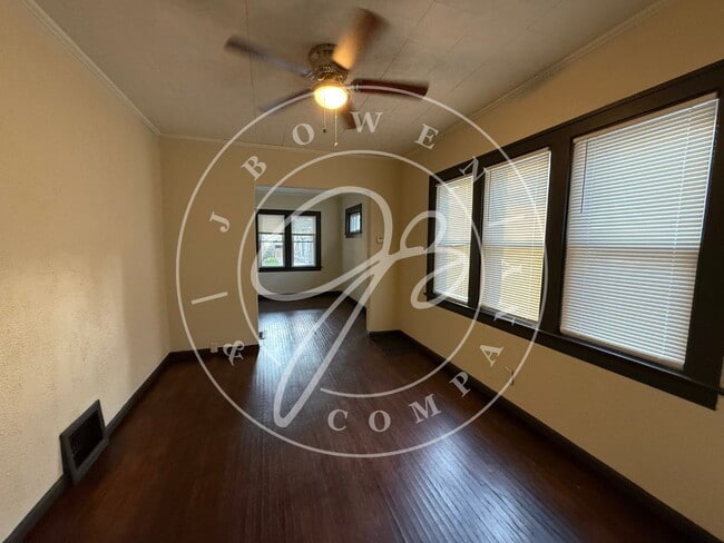 Building Photo - "Charming 2-Bedroom Home with Gleaming Har...