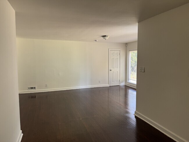 Building Photo - 1877 Boulderview Dr SE
