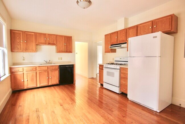 Primary Photo - 187 Parsons St