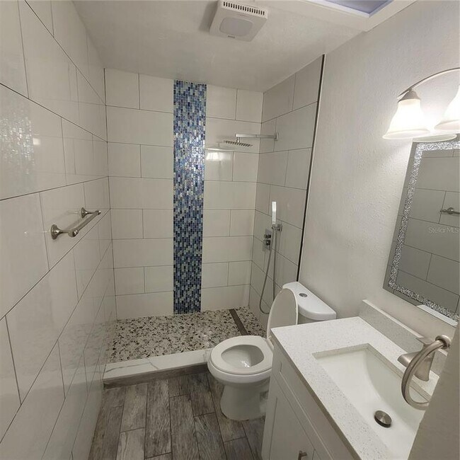 Building Photo - 409 S Lakeland Ave