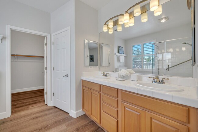 Building Photo - 10459 Summershade Ln