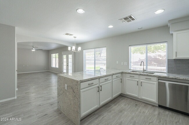 Building Photo - 6326 W El Cortez Pl