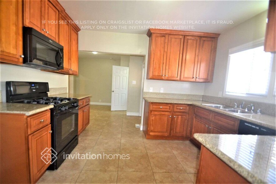 Building Photo - 11452 Hadley St