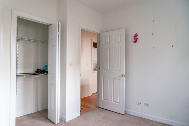 Building Photo - 2508 W Catalpa Ave