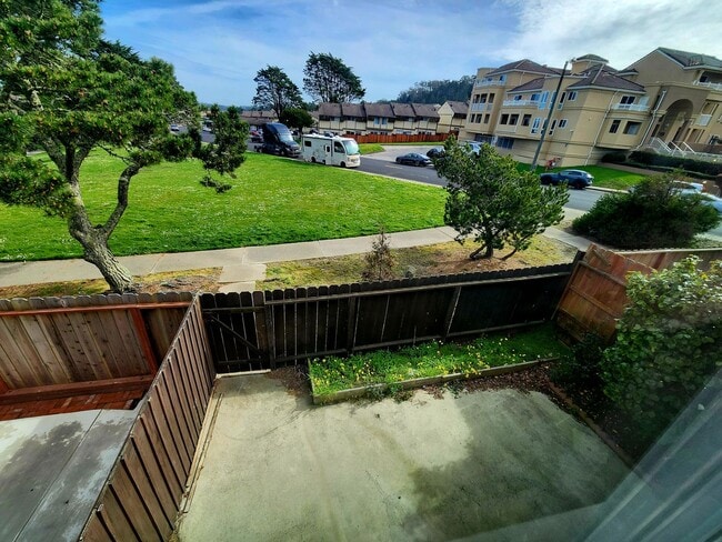 Building Photo - Updated 4 bedroom home