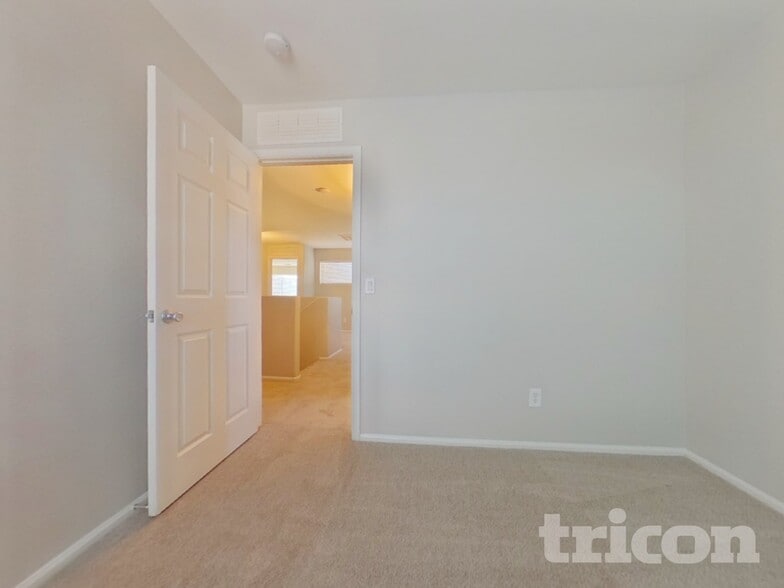 Building Photo - 23634 W Tamarisk Ave