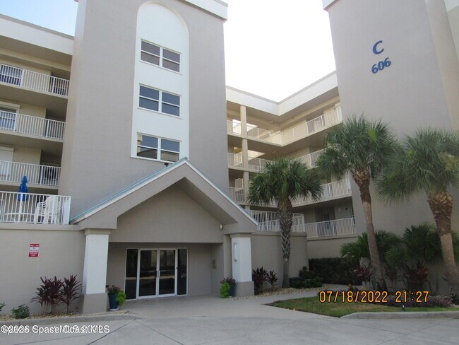 Building Photo - 606 Shorewood Dr