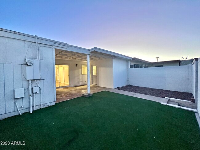 Building Photo - 2306 W Fremont Dr