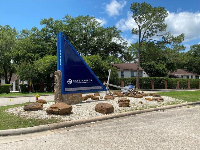 Building Photo - 12100 Melville Dr