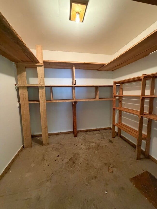 Building Photo - 3 Bedroom with a View!