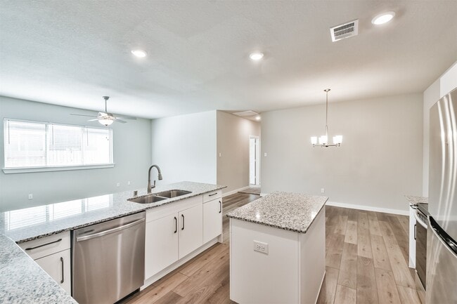 Building Photo - 25129 Pacific Wren Dr