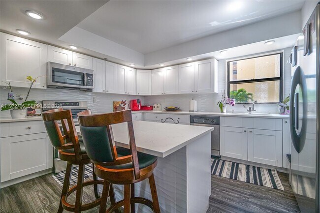 Building Photo - 7200 Radice Ct