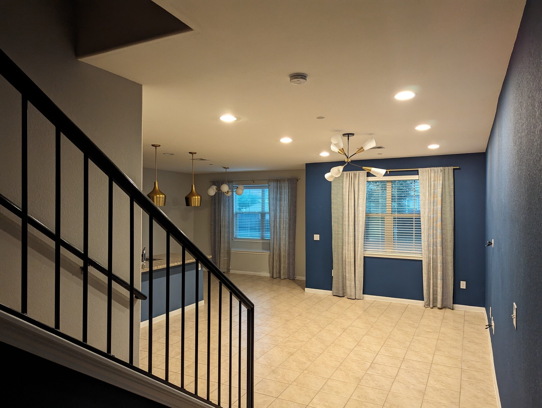 Building Photo - 2880 Donnell Dr