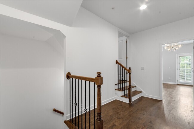 Building Photo - 1260 Lullwater Park Cir