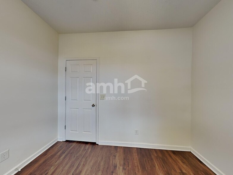 Building Photo - 177 Stanley Dr