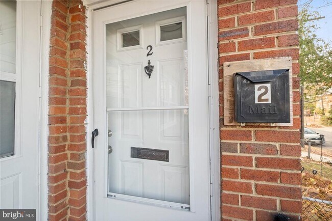 Building Photo - 883 Bellevue St SE