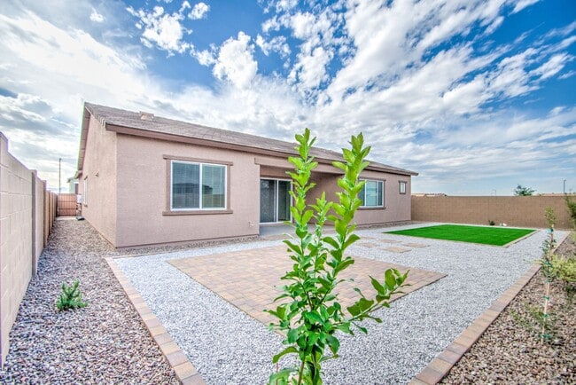 Building Photo - NEW 4 Bedroom home in Phoenix!