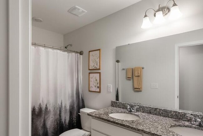 Building Photo - Newer home with Community Pool!