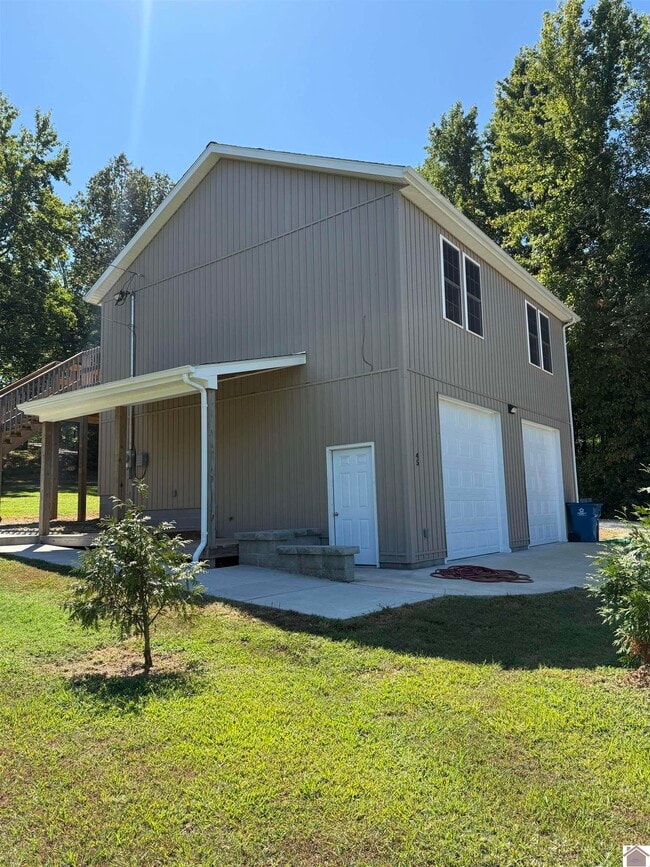 Building Photo - 45 Willow Dr