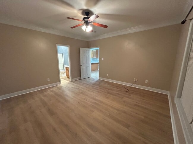 Building Photo - 1303 Autumn Ln SW