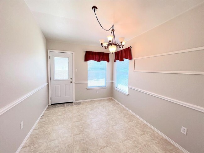 Building Photo - 102 Wren Cove