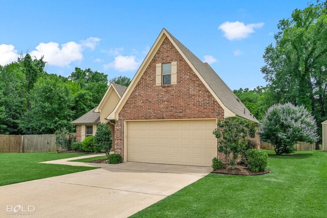 Building Photo - 302 Oscar Cir