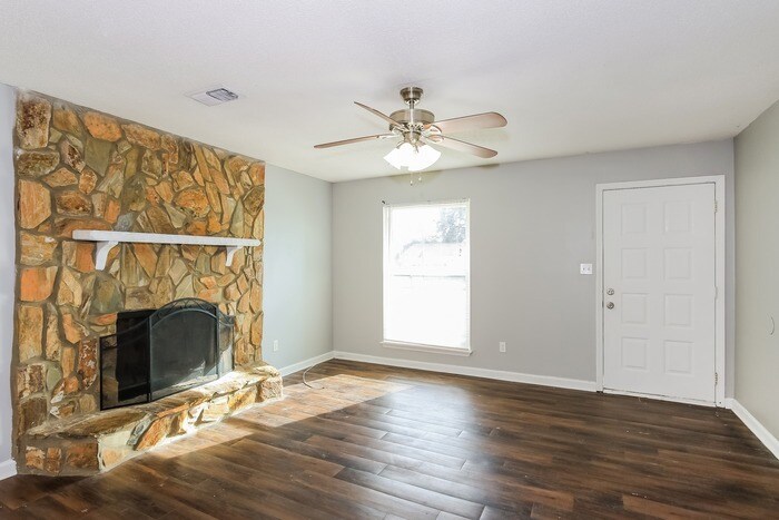 Building Photo - 1827 Covington Pl