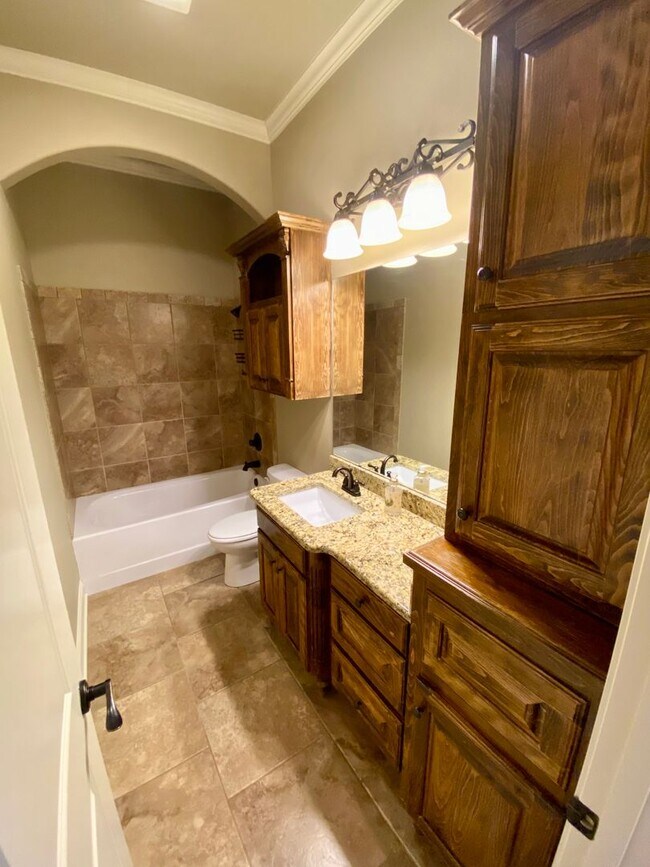 Building Photo - ** AVAILABLE JUNE 1ST ** STUNNING 4/3.5 IN...