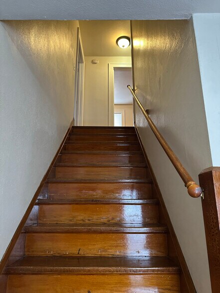 Building Photo - 616 Dekalb St