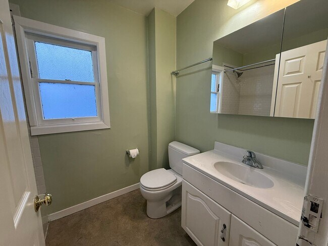 Building Photo - 5BR 1.5BA Berkeley Home | W/D, Dishwasher, Backyard + Storage Near Shattuck & Berkeley Bowl