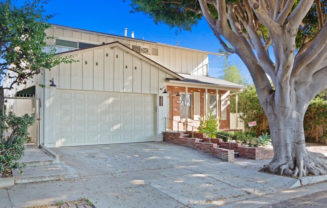 Building Photo - 1451 Franklin St in Santa Monica!  Steps t...