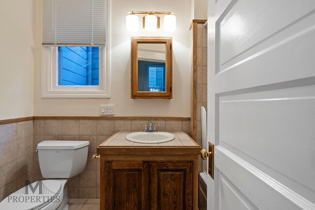 Building Photo - Updated Edwardian Style Noe Valley Flat - ...