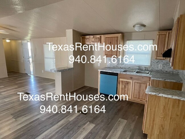 Building Photo - Great Home Available Now!! Furnished or Unfurnished