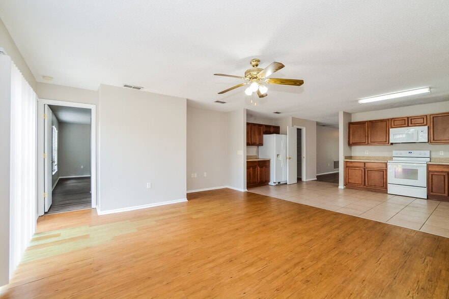 Building Photo - 3137 Holland Dr