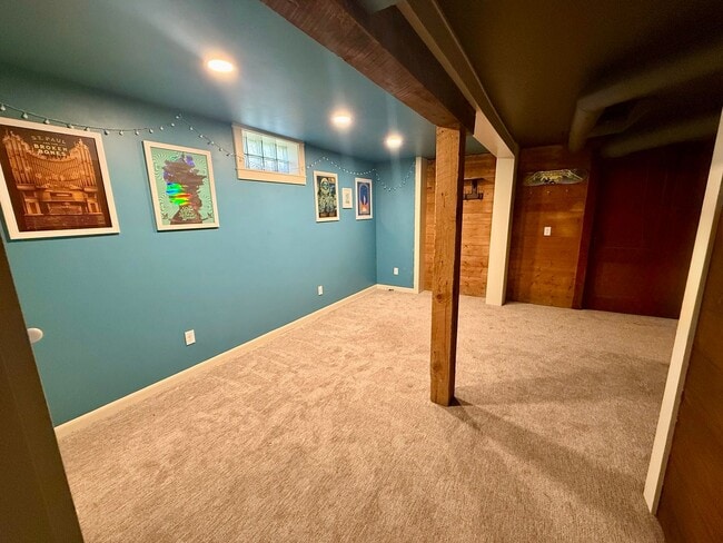 Building Photo - Stunning 3 Bed / 2 Bath Home on 10th Street!