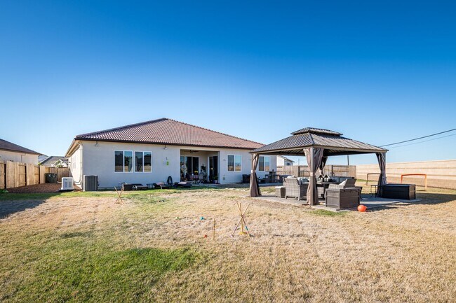 Building Photo - Gorgeous Home in Active Adult Community