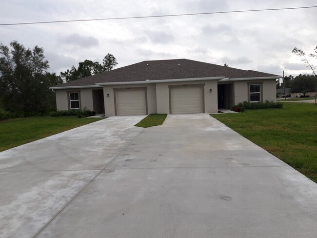 Primary Photo - Beautiful NEW Duplex for Rent in Punta Gorda!