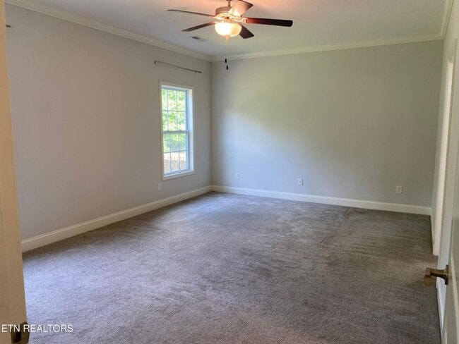 Building Photo - Single Level Home with 2 bedrooms + Separate Office or Den!