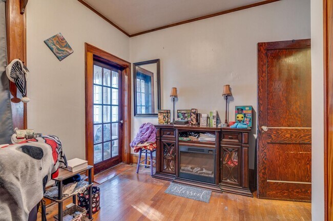 Building Photo - Coming Soon!! Charming 3 bed 2 Bath | Sunroom + Garage + Patio | Summer Special !