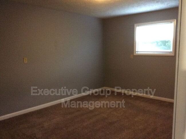 Building Photo - 365 Elmwood Dr